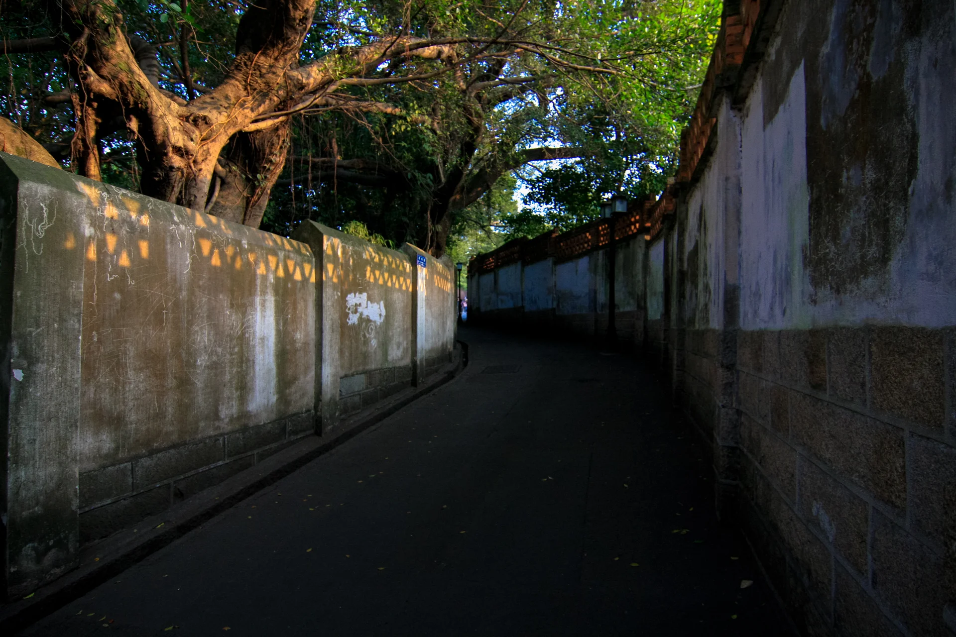 Gulangyu — The Island Settlement Where Villas, Slopes, And Ferry Separation Still Shape The Mood image 2