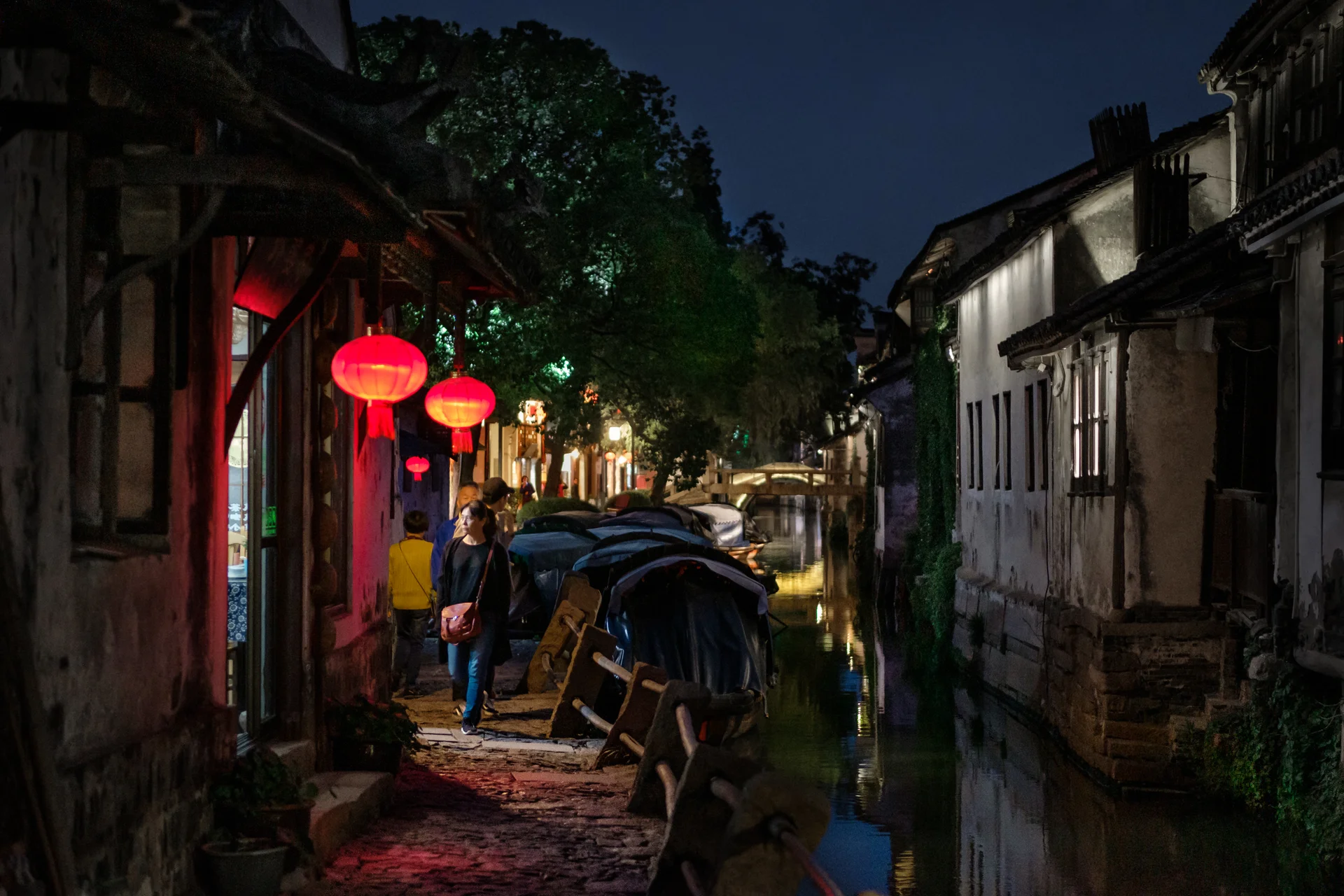 Zhouzhuang — The Jiangnan Water Town That Still Holds Together When You Read It Beyond Cliche image 2