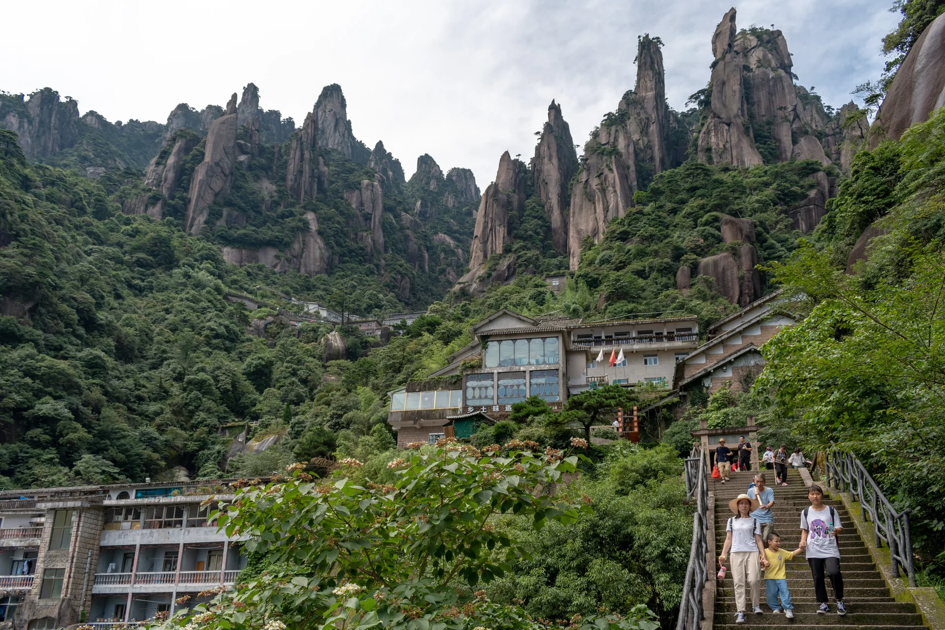 Sanqingshan — The Granite Peak World Heritage Route That Works Through Weather And Vertical Calm image 2