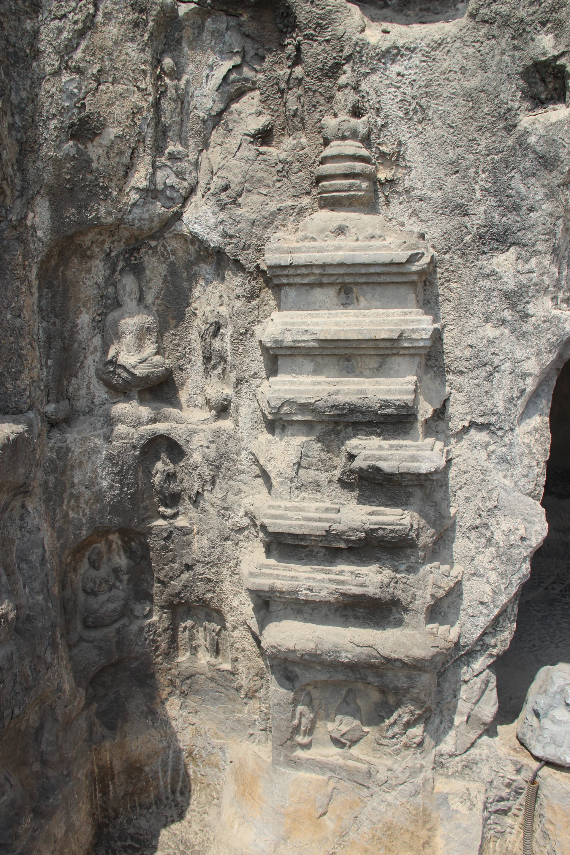 Longmen Grottoes — The Stone Carving Site That Rewards Slow Attention image 2