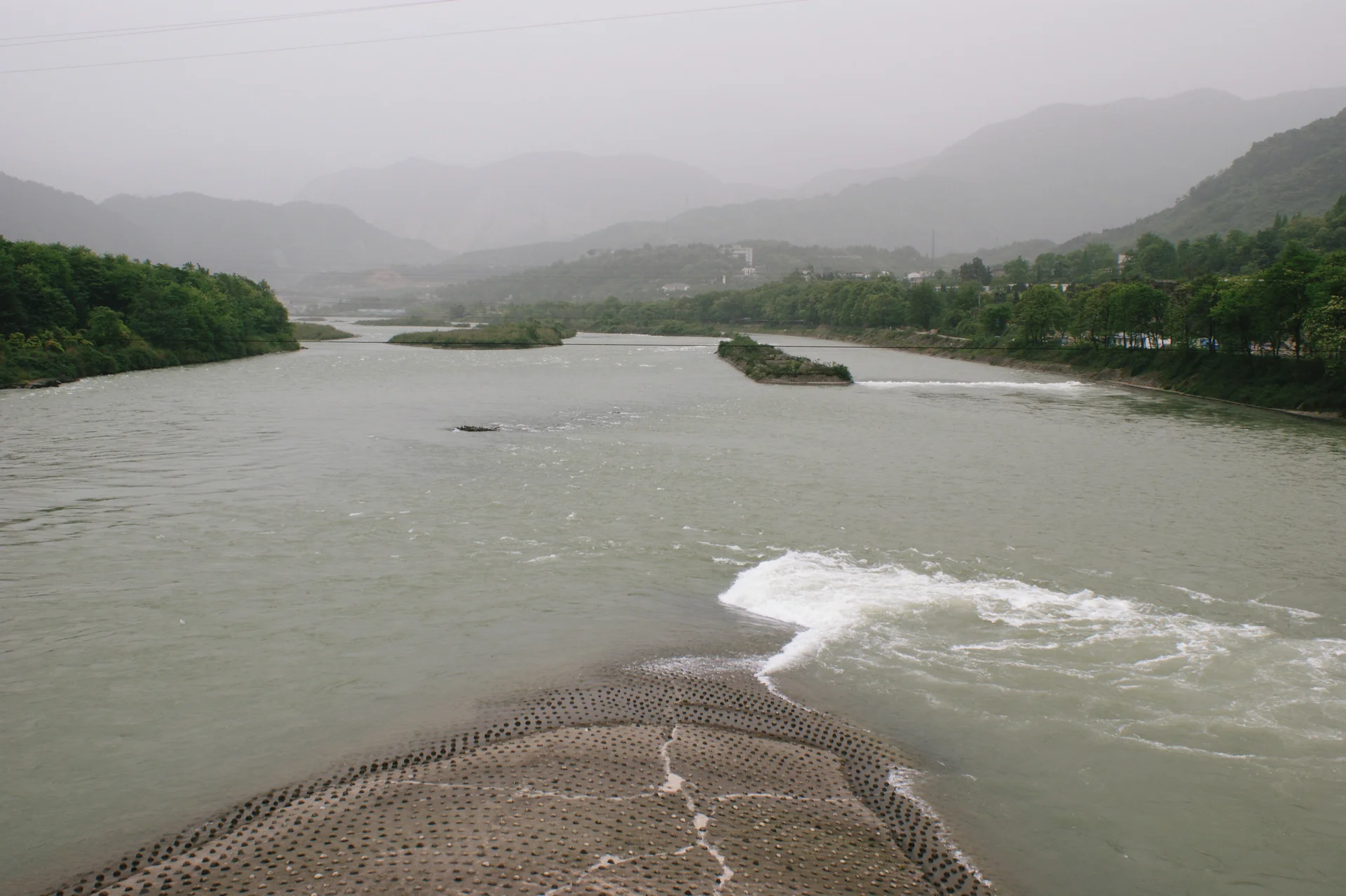 Dujiangyan — The Sichuan Waterwork That Still Works Because Engineering Becomes Landscape image 2
