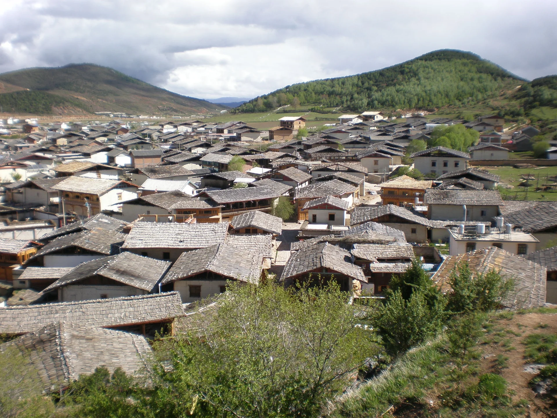 Shangri-La — The Highland Base Where Old Town And Monastery Finally Make Sense Together image 2